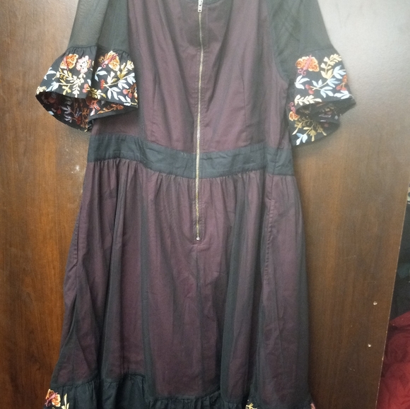 Eshakti dress - Picture 7 of 7